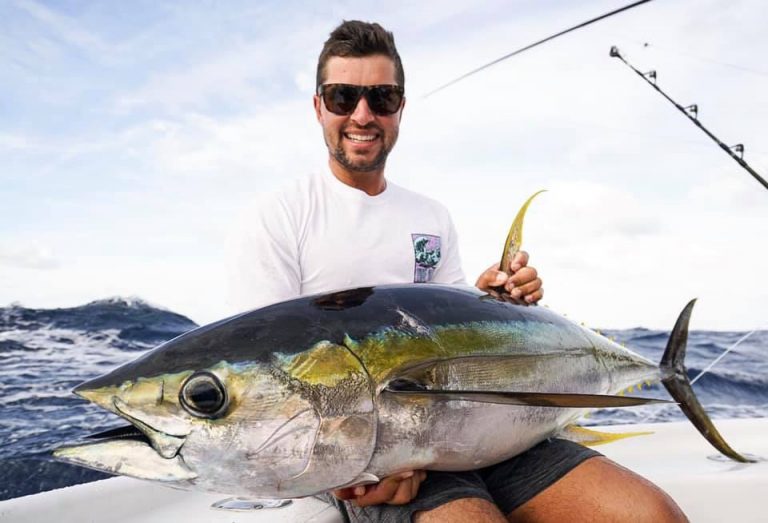 Sportfishing aboard the Cresta 46ft Amalu off Vanuatu